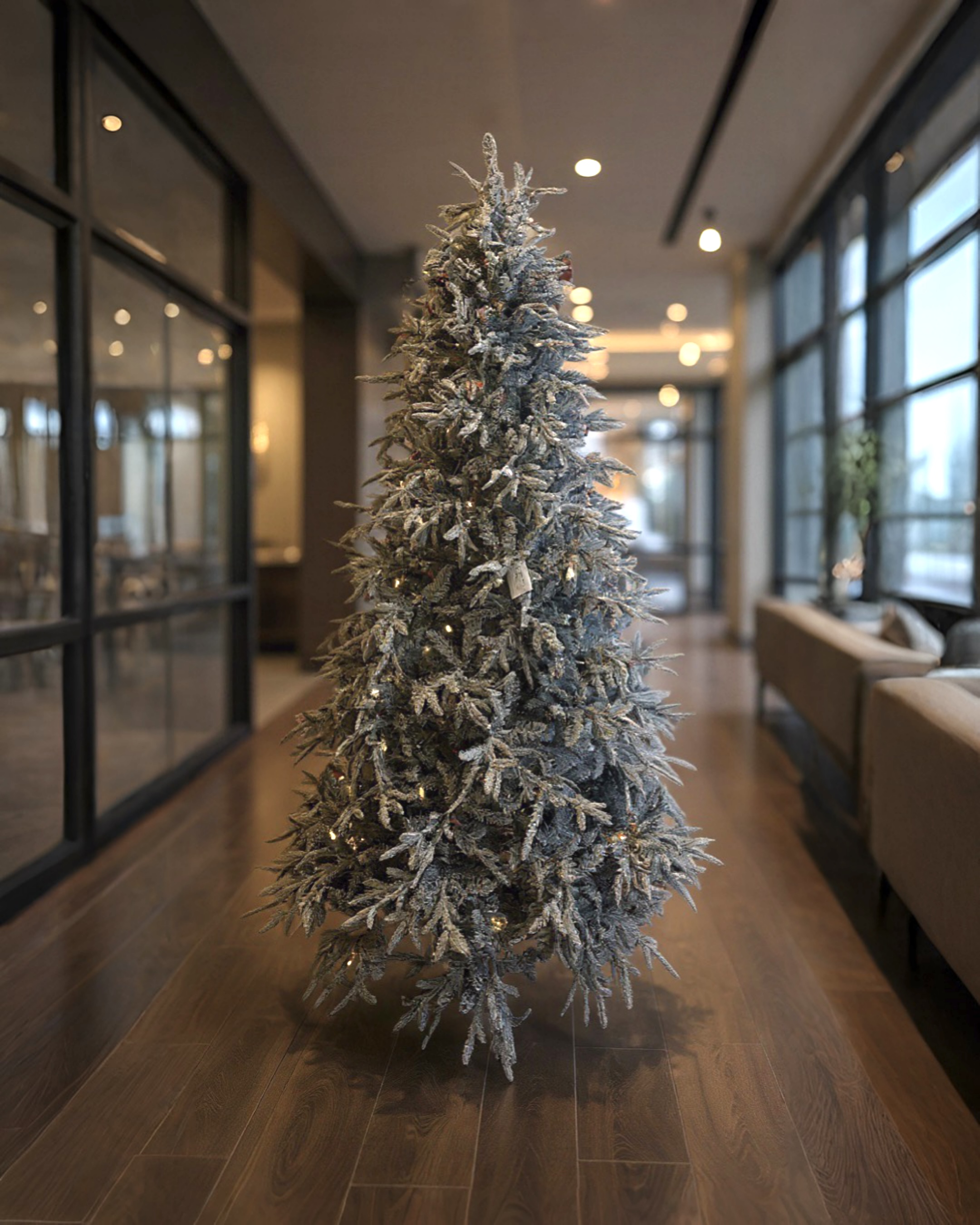 İthal Yılbaşı Ağacı Kendinden Karlı Ve led Işıklı 210 CM