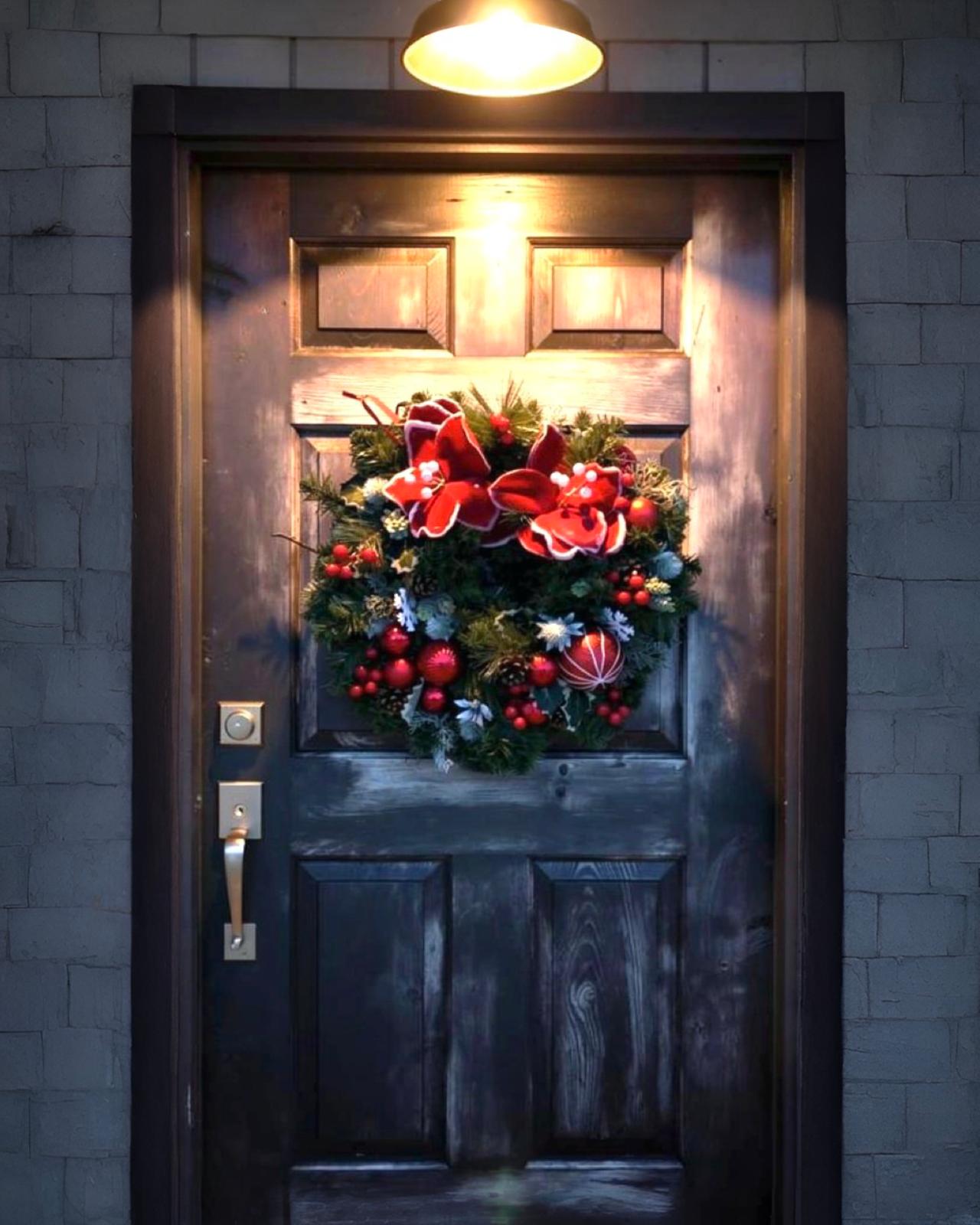 Yılbaşı Kapı Süsü Manolyalı Yuvarlak Kapı Çelengi 45 cm