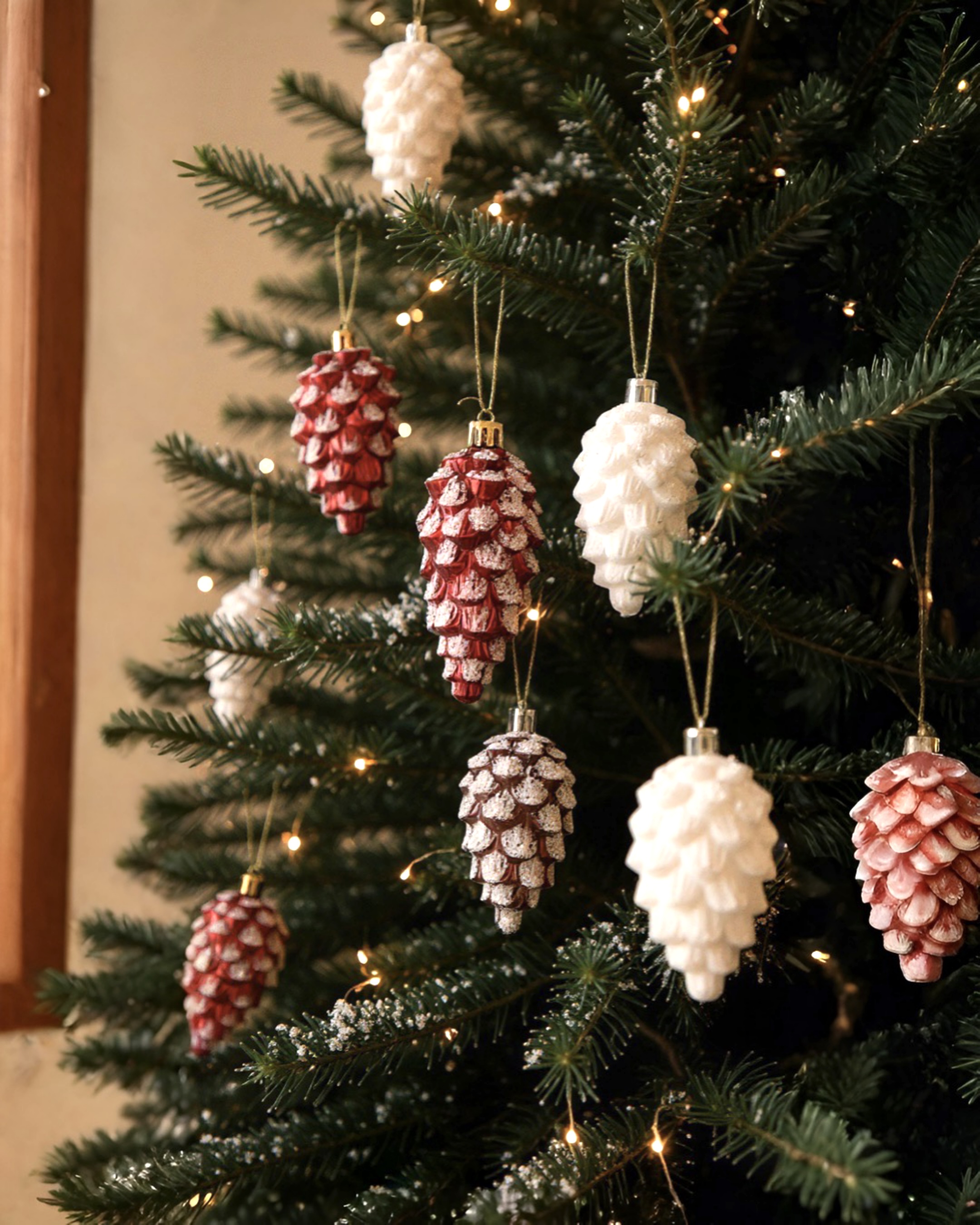 Yılbaşı Ağacı Kırmızı Beyaz Kozalak Süs 10 cm 6lı