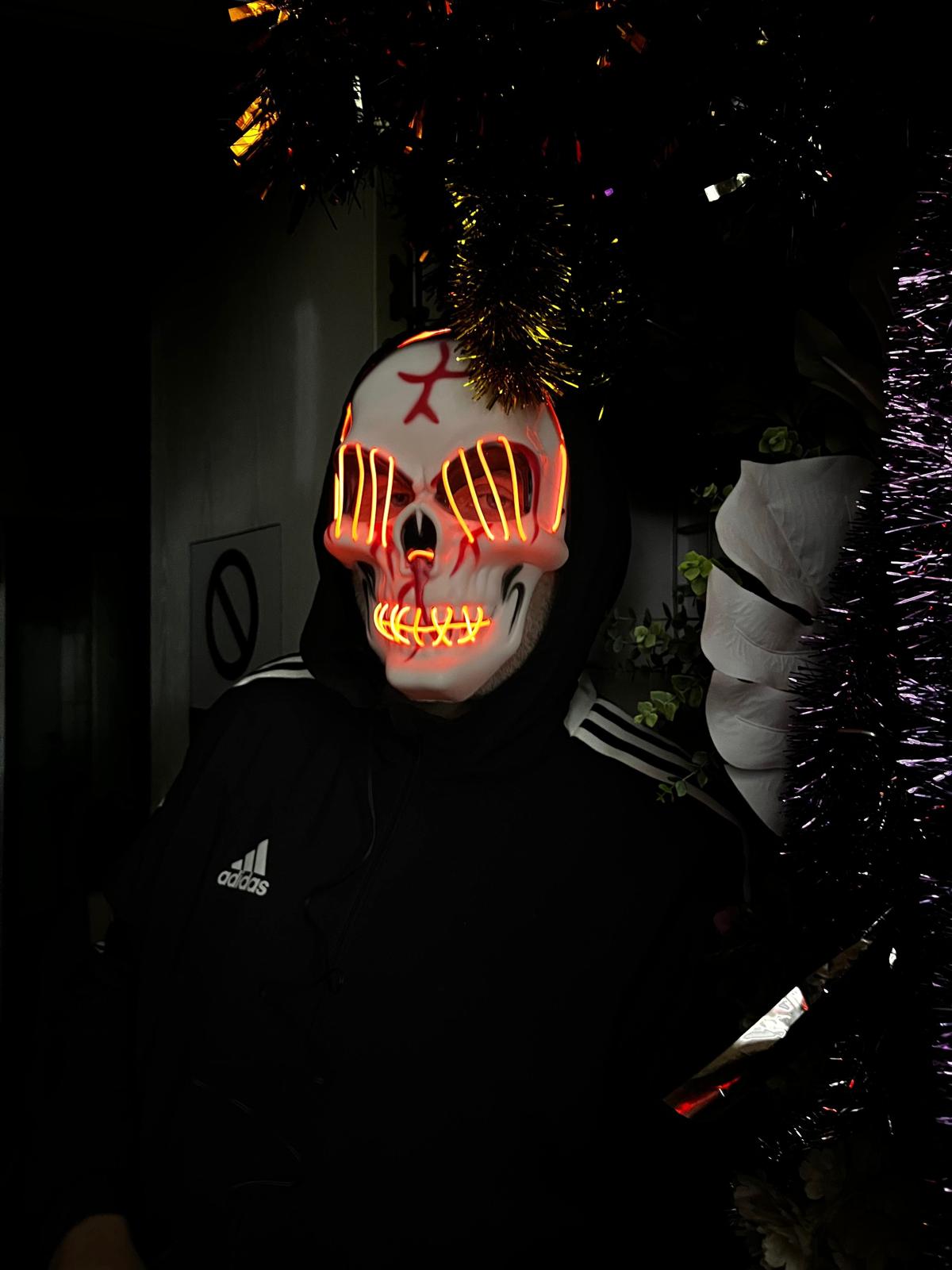 Kırmızı Renkli Neon Maske