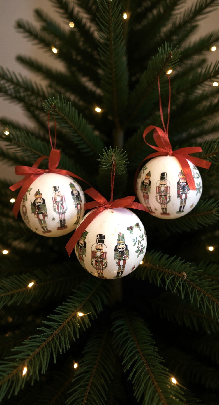 Market Kurşun Asker Desenli Yılbaşı Top Süs 8 Cm