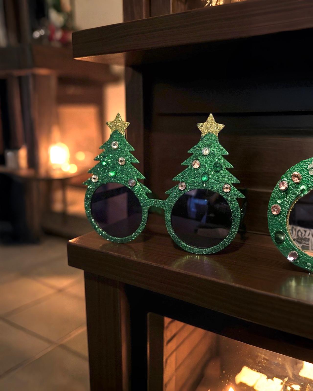 Çam Ağacı Parti Gözlüğü