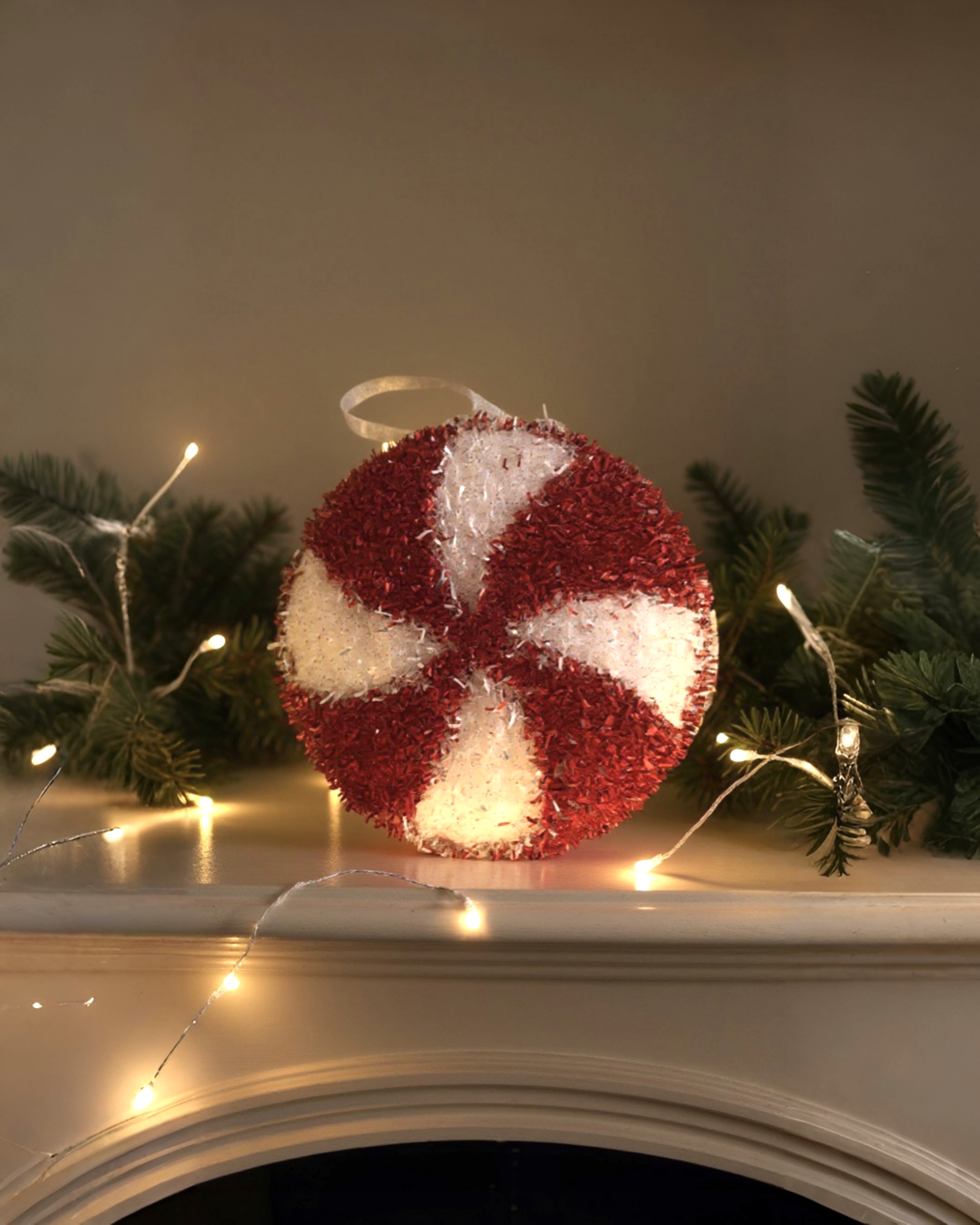 Yılbaşı Ağacı Lolipop Kırmızı Beyaz Yuvarlak Şeker Süs 14 CM