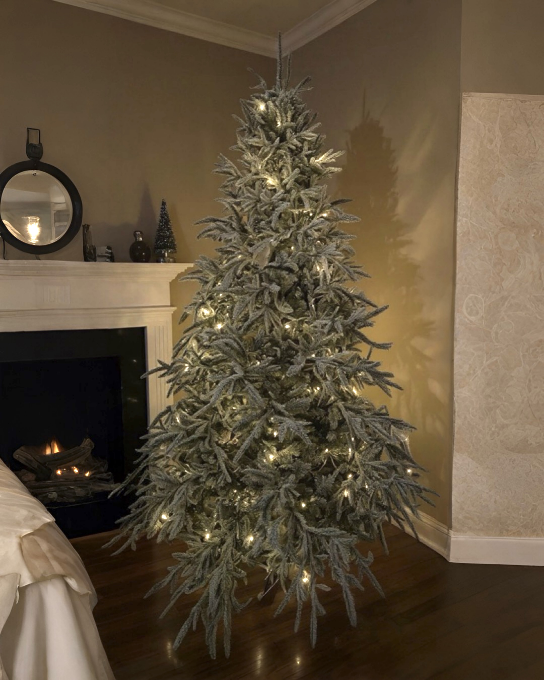 Yılbaşı Ağacı Kendinden Karlı Ve led Işıklı 240 CM