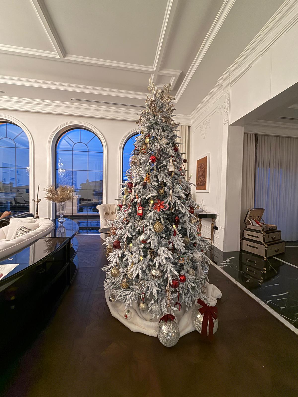 İthal Yılbaşı Ağacı Kendinden Karlı Ve led Işıklı 270 CM