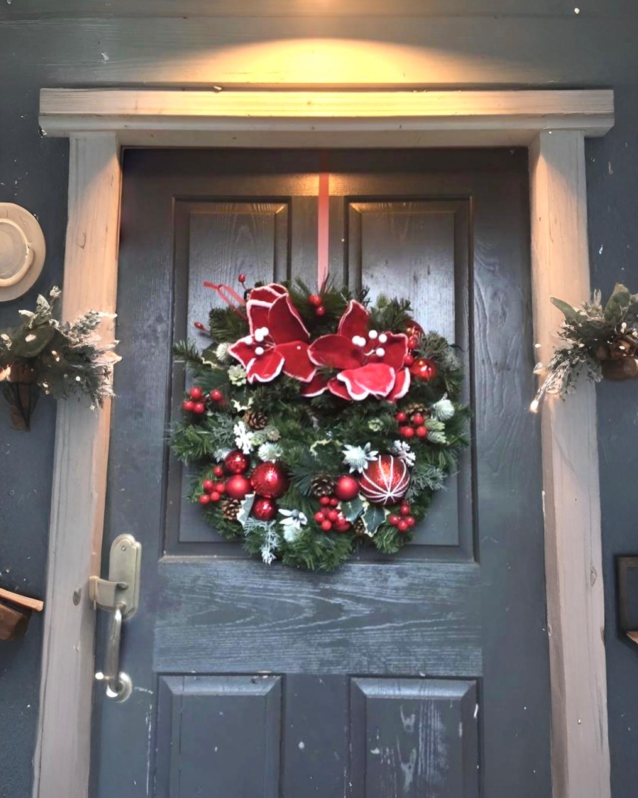 Yılbaşı Kapı Süsü Manolyalı Yuvarlak Kapı Çelengi 45 cm