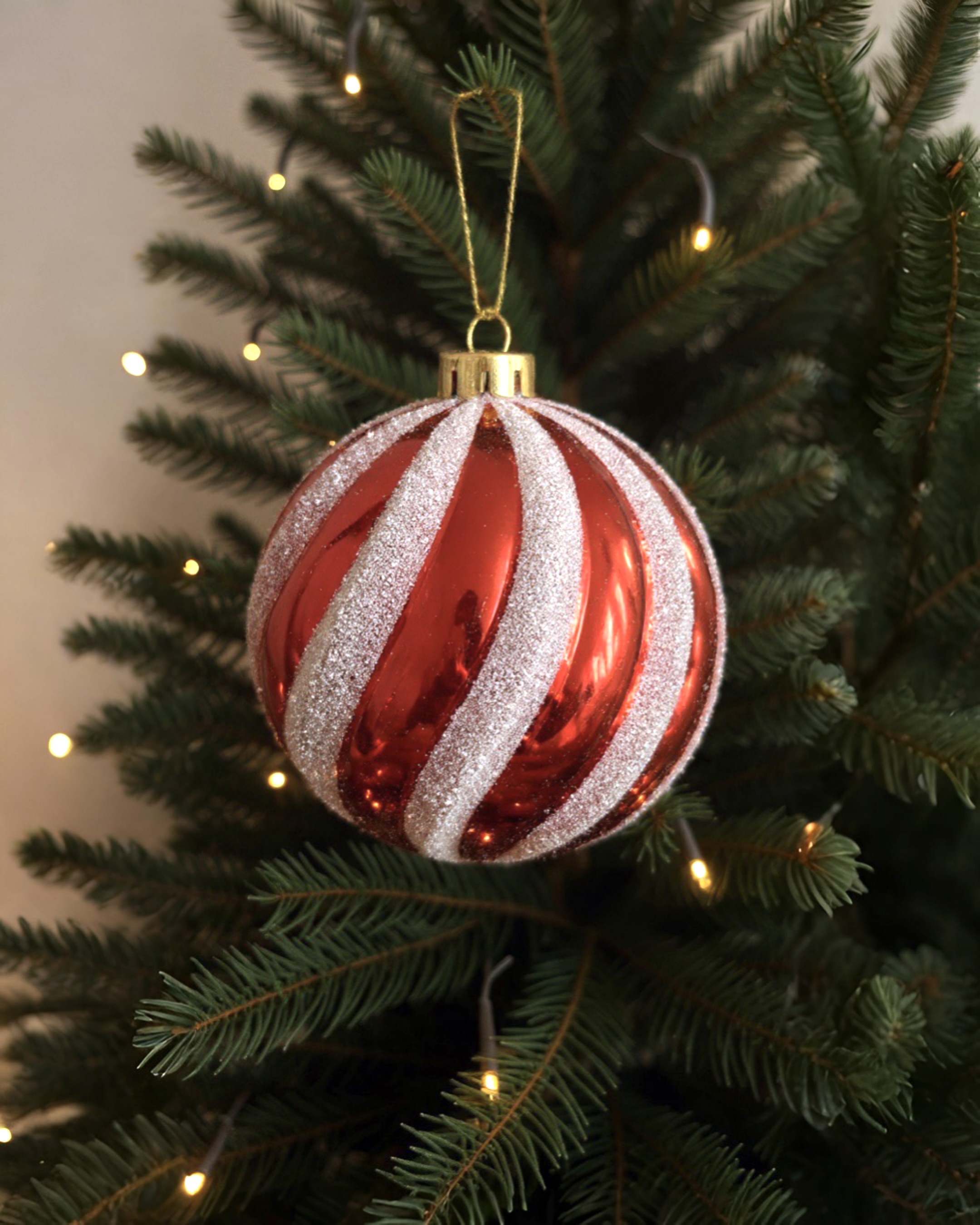 Yılbaşı Ağacı Kırmızı Beyaz Dilimli Şeker Top Süs 15 cm