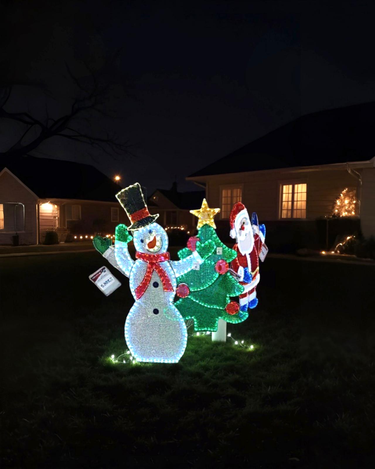 Işıklı Yılbaşı Üçlü Set – Noel Baba, Kardan Adam ve Yılbaşı Ağacı Figürü (381 LED, 6 Modlu)