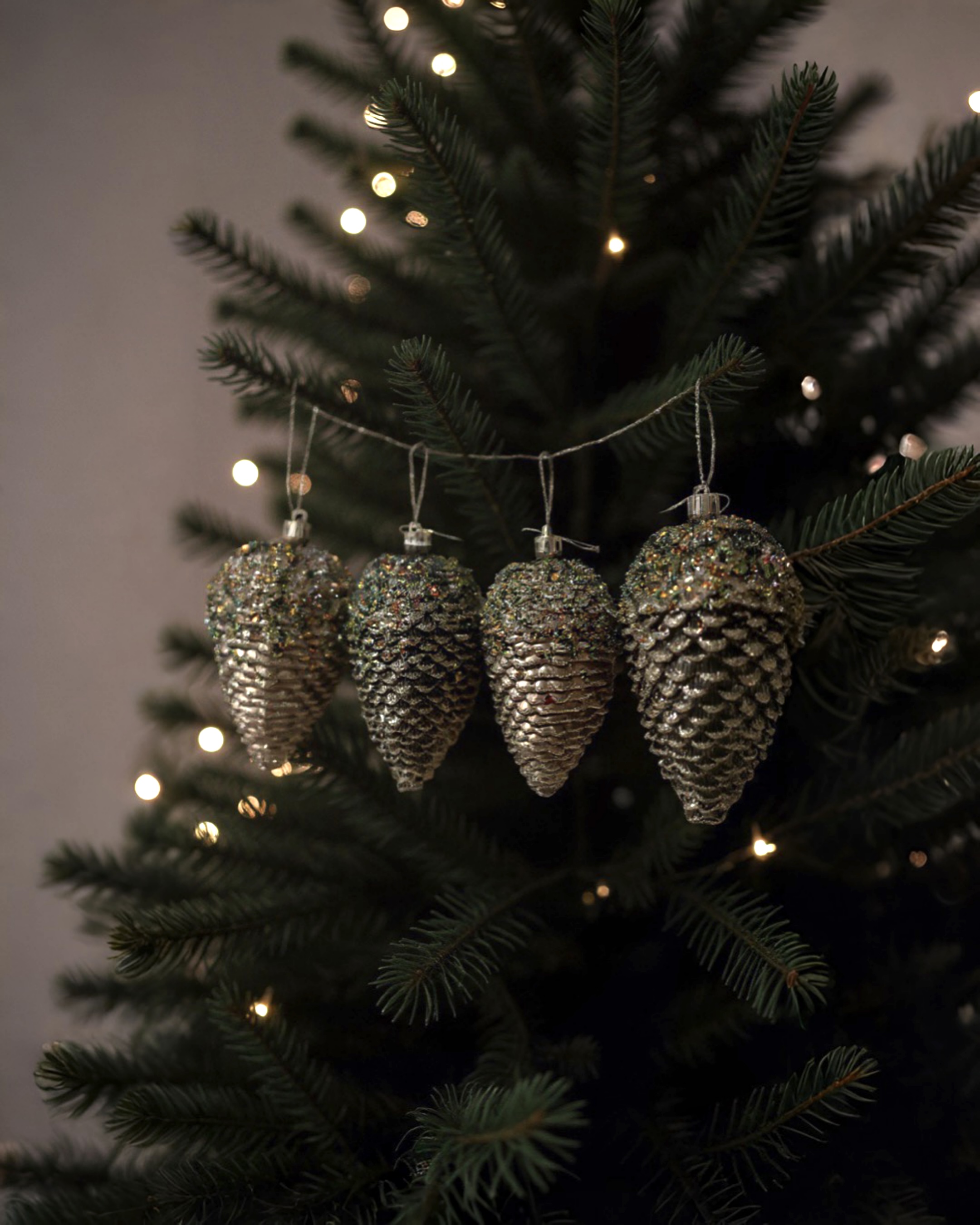 Yılbaşı Simli Kozalak Süs 12 cm 4lü