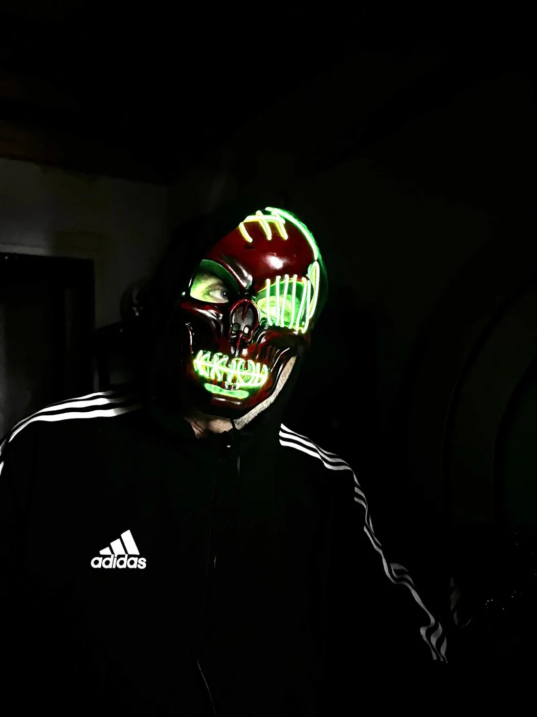 Kırmızı Renkli Neon Maske