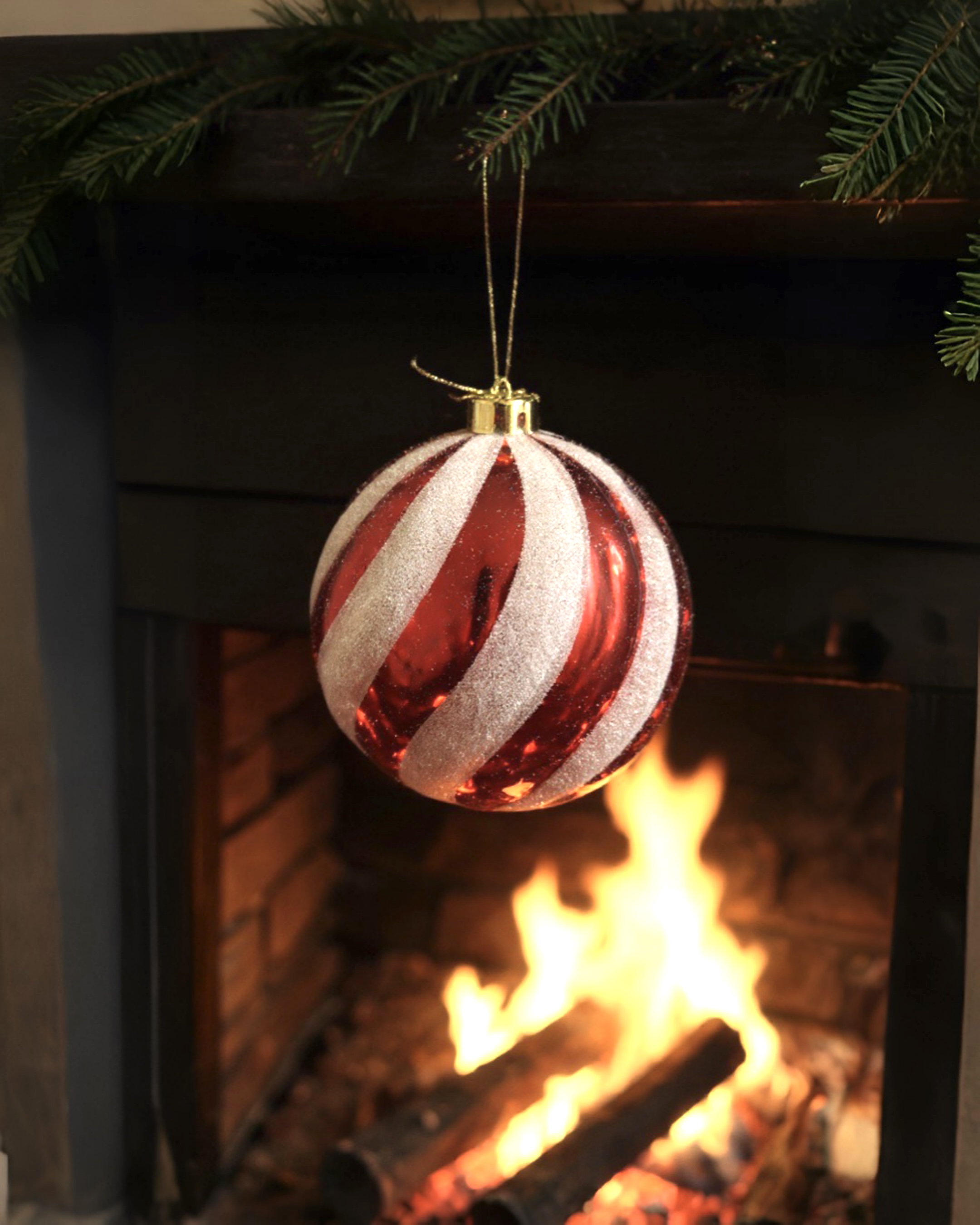 Yılbaşı Ağacı Kırmızı Beyaz Dilimli Şeker Top Süs 15 cm