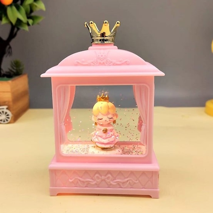 Kraliçe Figürlü Işıklı Kar Küresi