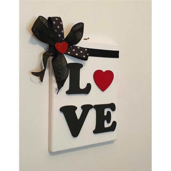 Love Yazılı Duvar Süsü