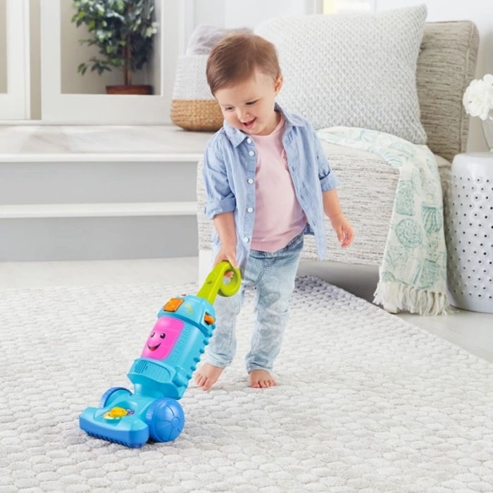 Eğlen Ve Öğren Türkçe Konuşan Neşeli Süpürge