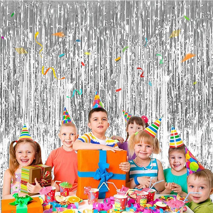 Gümüş Renkli Parlak Duvar Perdesi