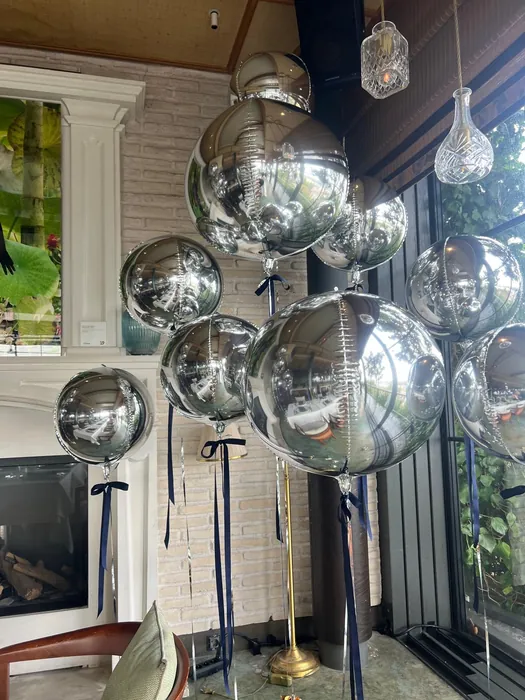 Küp Şeklinde Gümüş Renk Uçan Folyo Balon – İstanbul İçi Teslimat