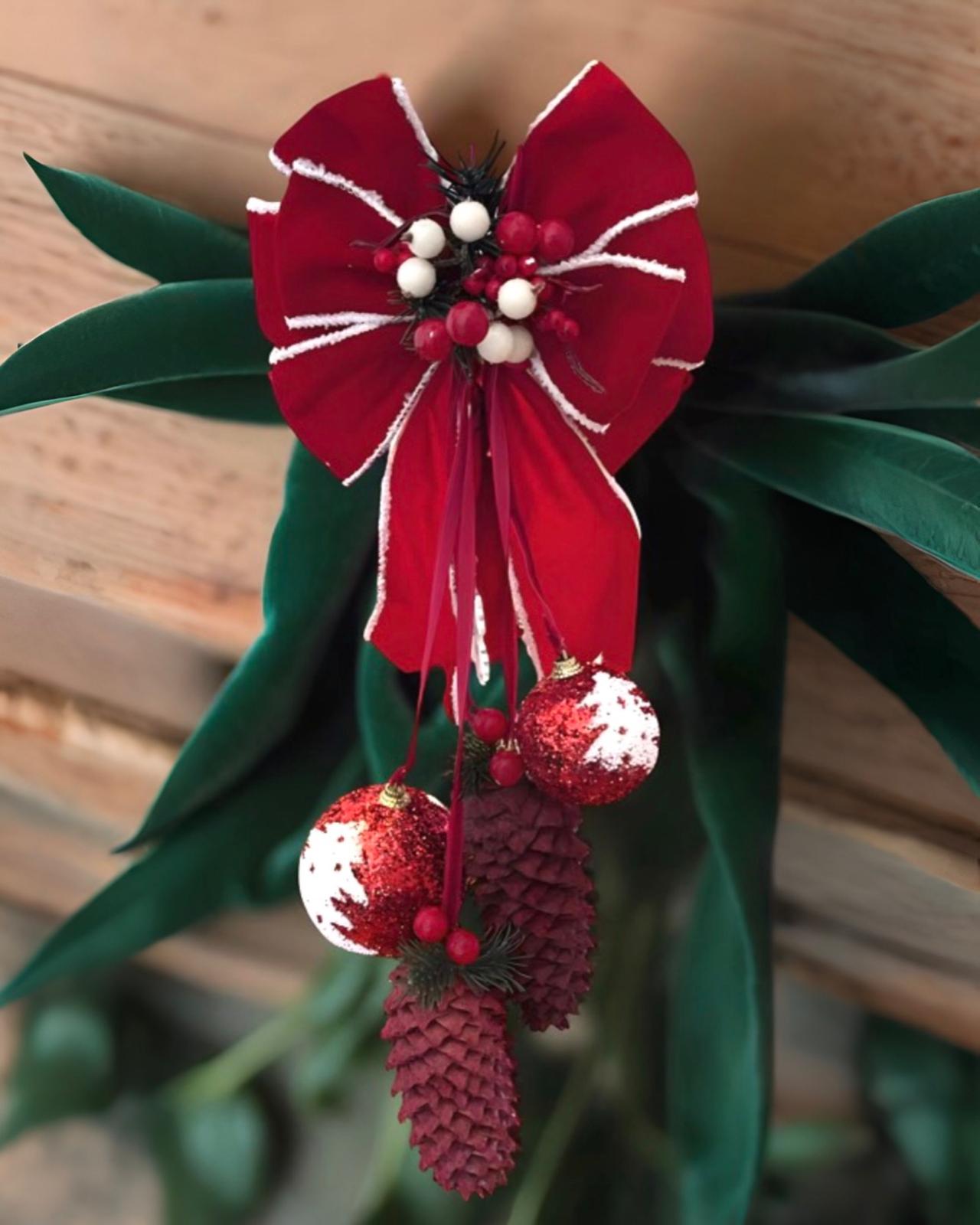 Kırmızı fiyonk kapı Dekor Süs