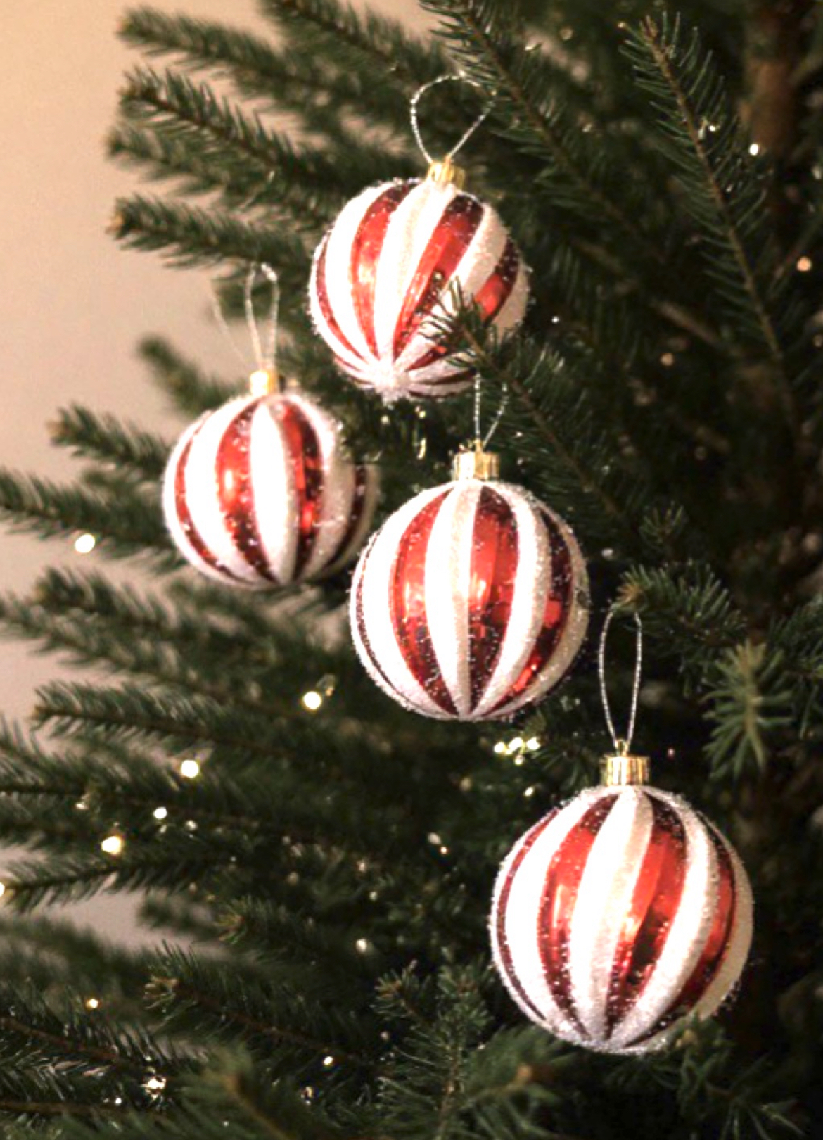 Yılbaşı Ağacı Kırmızı Beyaz Dilimli Şeker Top Süs 10 cm 4lü