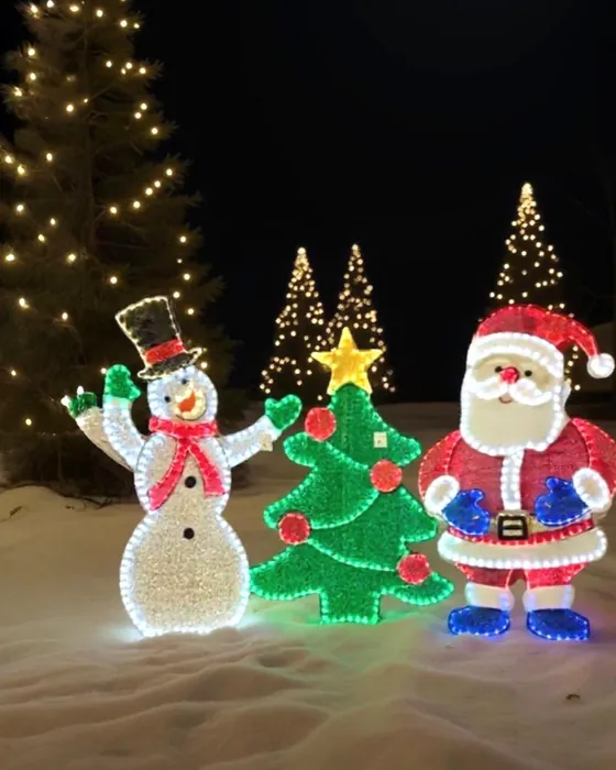 Işıklı Yılbaşı Üçlü Set – Noel Baba, Kardan Adam ve Yılbaşı Ağacı Figürü (381 LED, 6 Modlu)