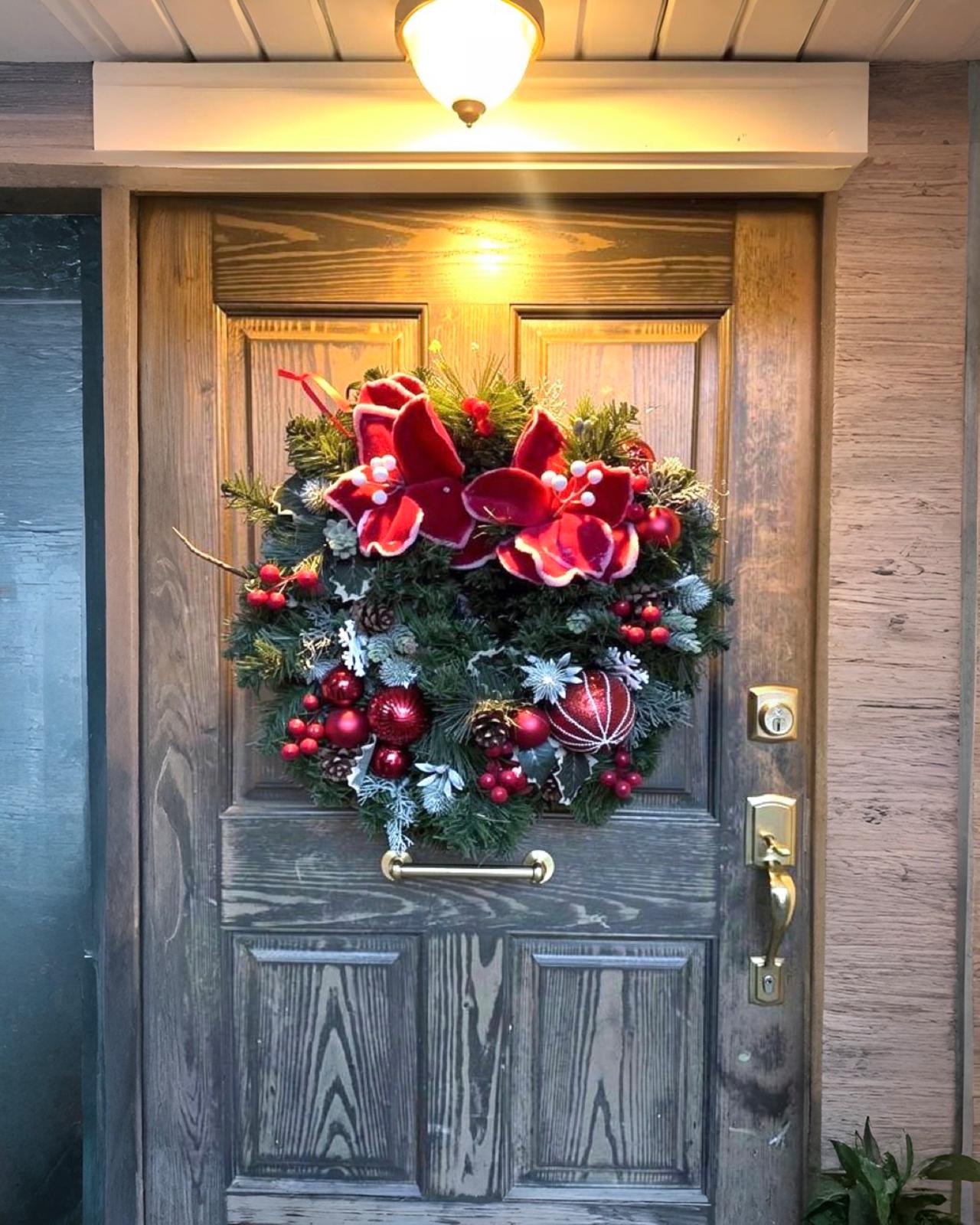 Yılbaşı Kapı Süsü Manolyalı Yuvarlak Kapı Çelengi 45 cm