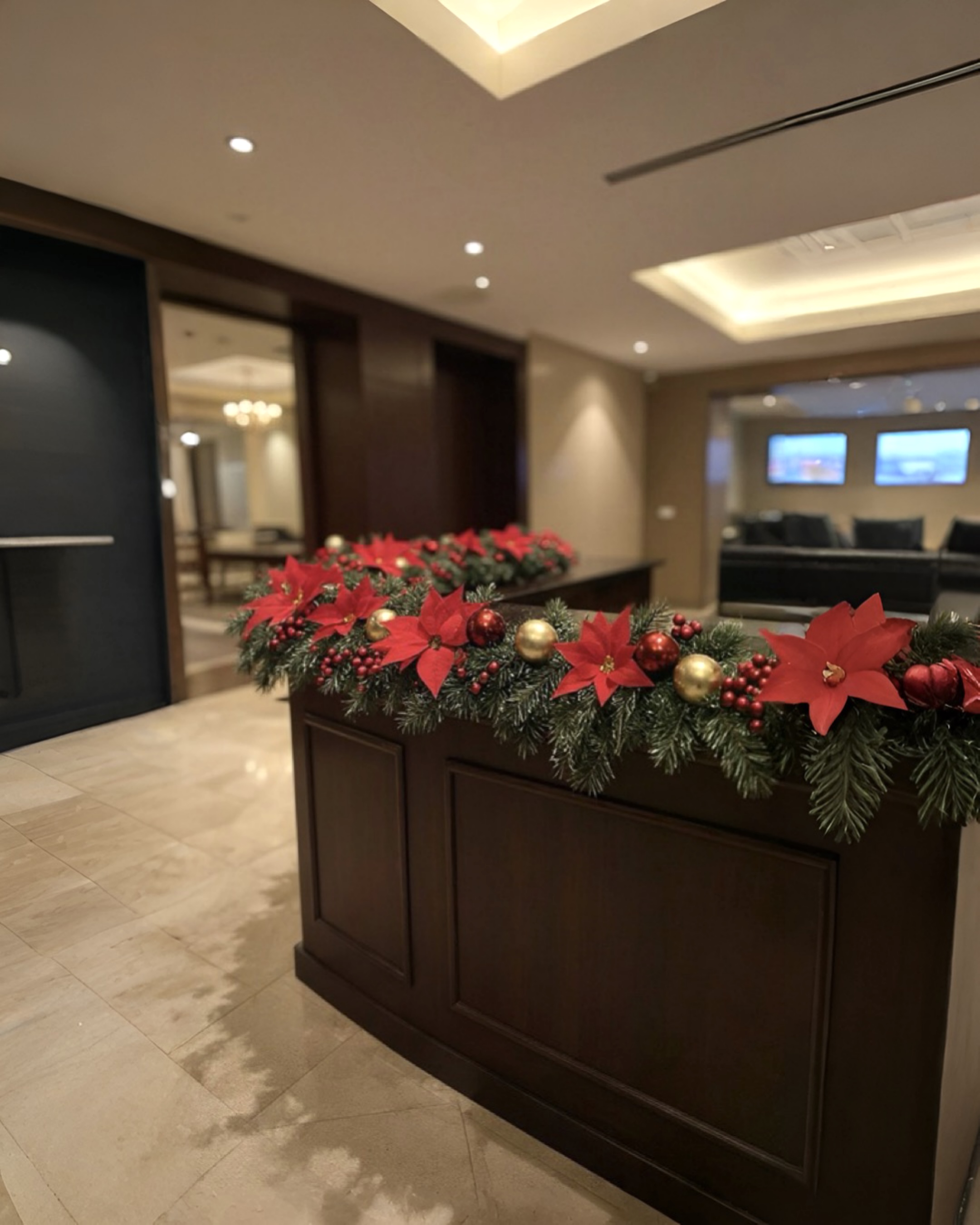 Yılbaşı Hazır Süslenmiş Kırmızı Garland Dekor 230 CM