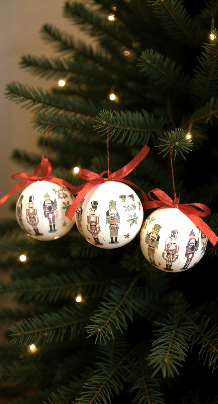 Market Kurşun Asker Desenli Yılbaşı Top Süs 8 Cm