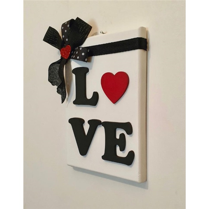 Love Yazılı Duvar Süsü