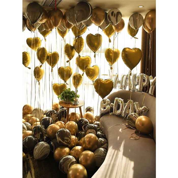 Sevgiliye Uçan Balonlarla Doğum Günü Sürprizi