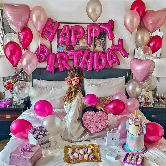 Renkli Uçan Balonlar İle Sürpriz Oda Süsleme