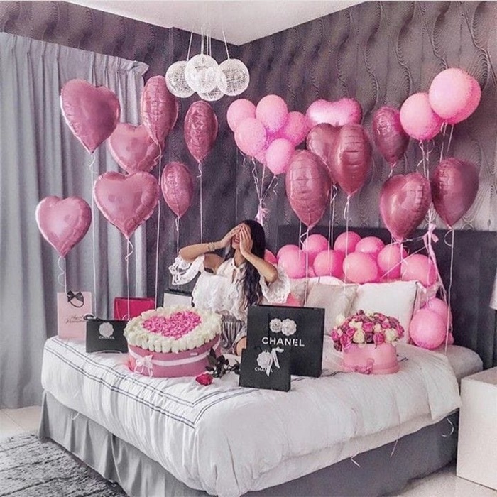 Pembe Renkli Uçan Balonlar İle Süsleme