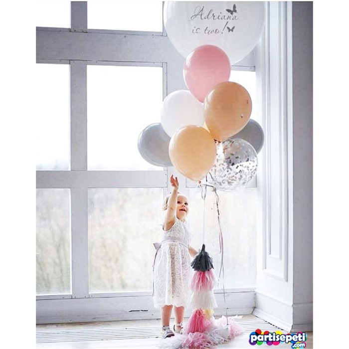 Uçan Balonlu Doğum Günü Kutlaması