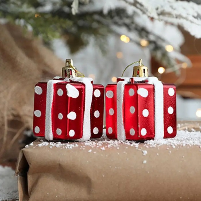 Yılbaşı Ağacı Kırmızı Hediye Kutusu Asma Süs