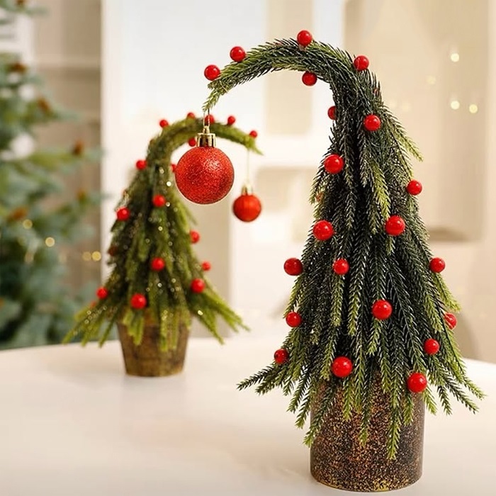 Kırmızı Süslü Eğik Dekor Çam Ağacı